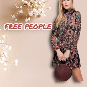 🤎🤍 - FREE PEOPLE All Dolled Up Black
Print Jersey Open Back Mini Dress